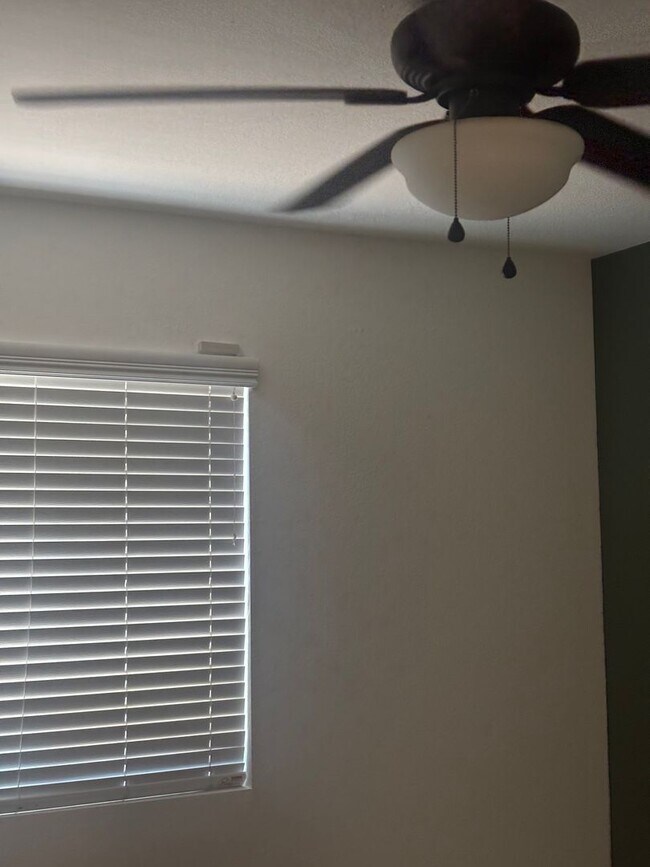 Building Photo - Awesome Property