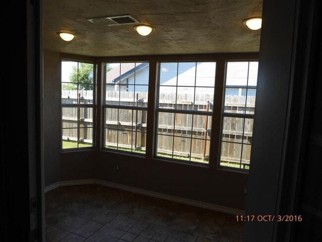 Building Photo - 4018 SW Mesquite Dr