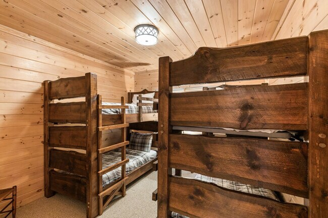 Building Photo - 121 Pontoosuc Dr