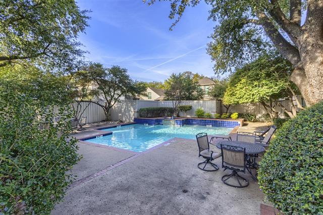 Building Photo - 5950 Lindenshire Ln