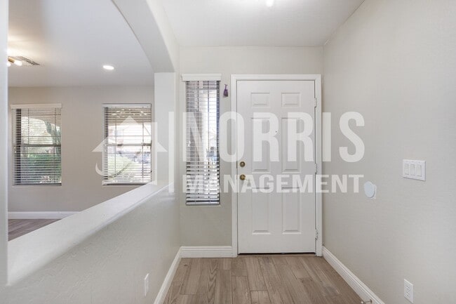 Building Photo - 1553 E Alba Dr
