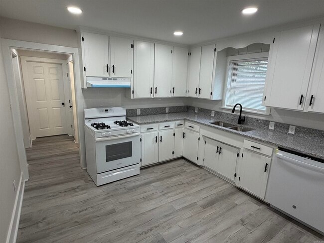 Building Photo - 809 Palmer Ave