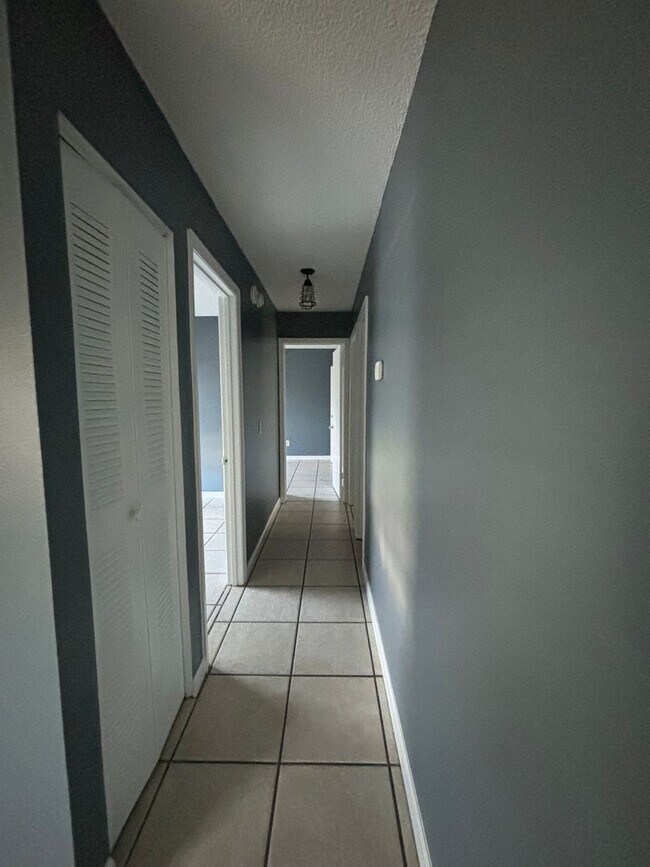 Building Photo - Deltona Lakes, Quaint 3 bed 1 bath