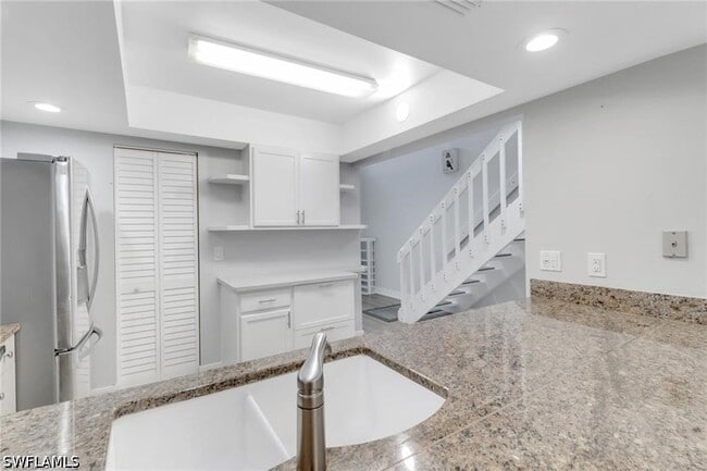 Building Photo - 790 Meadowland Dr