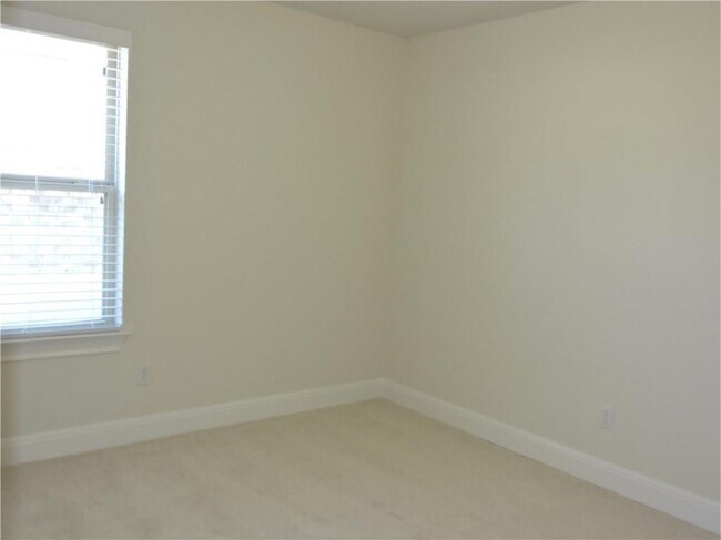 Building Photo - 1120 Sundrops St