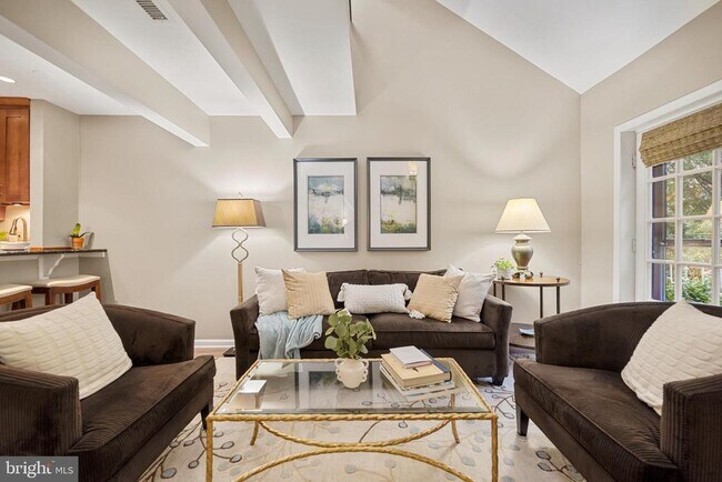 Building Photo - 1403 E Abingdon Dr