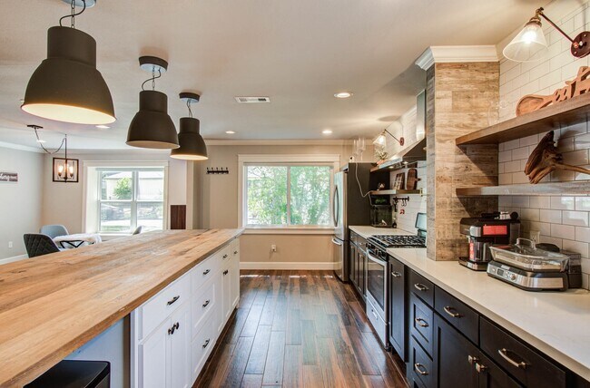 Building Photo - 18006 Bambridge Dr