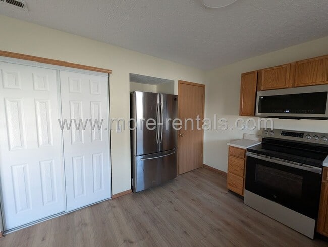 Building Photo - Home in Village at Williams Creek in Grove...