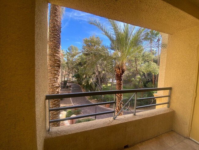 Building Photo - Gorgeous unfurnished 1 bedroom at the fabu...