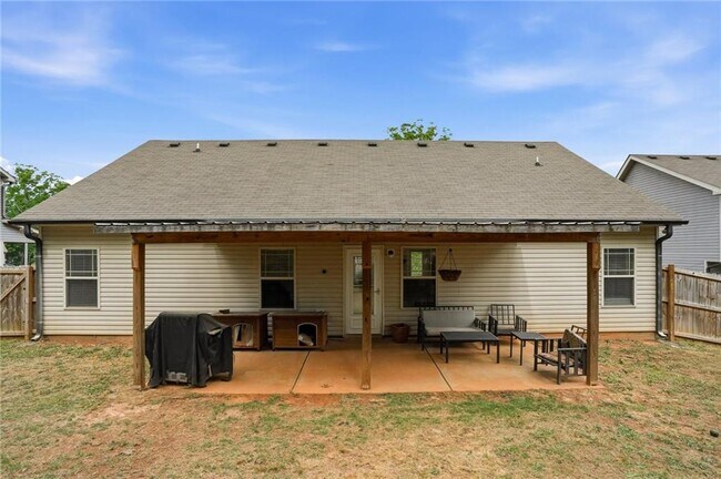 Building Photo - 612 Stevens Pl