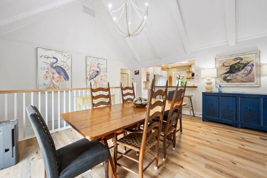 Building Photo - 165 Pioneer Loop