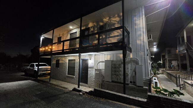 Building Photo - Lovely 2 bedroom apartment in Balcones Heights