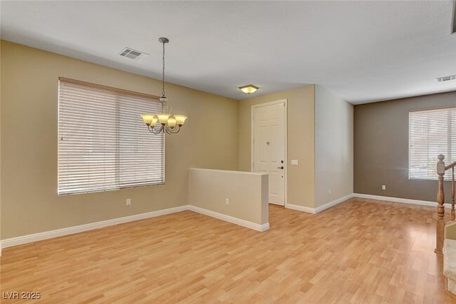 Building Photo - 1005 Roaring River Ave