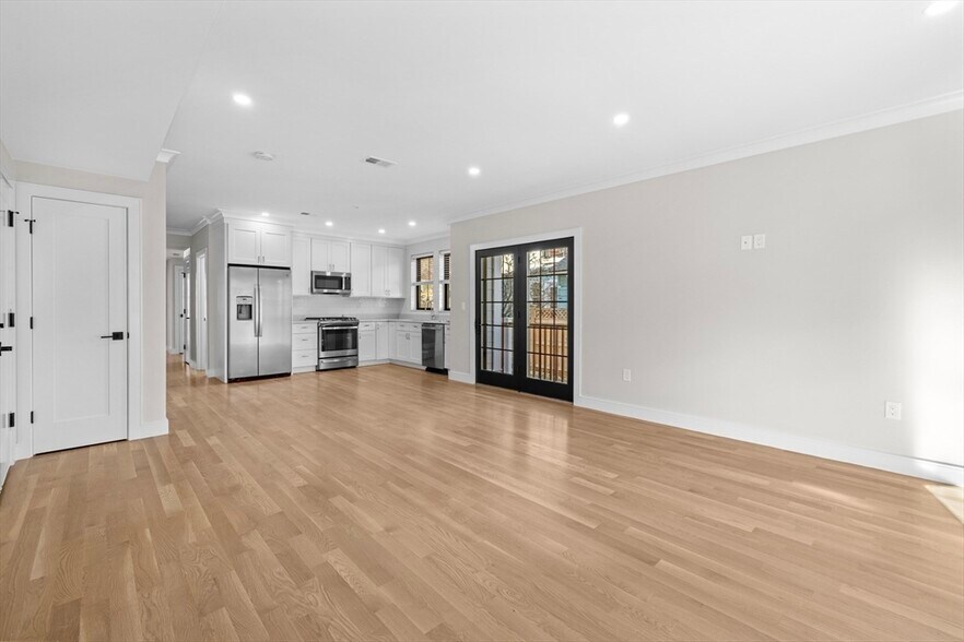 Building Photo - 279 Lamartine St