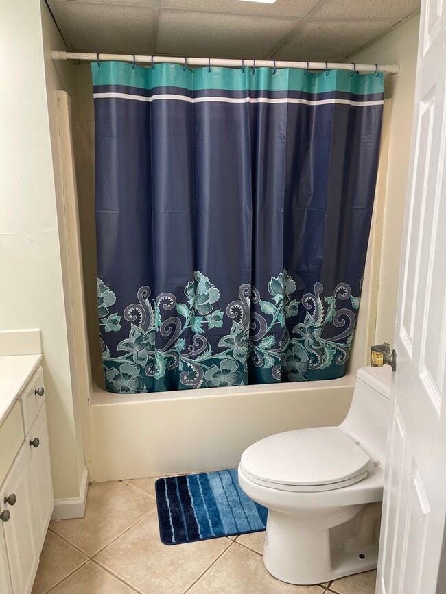Building Photo - COZY & CONVENIENT!!!!