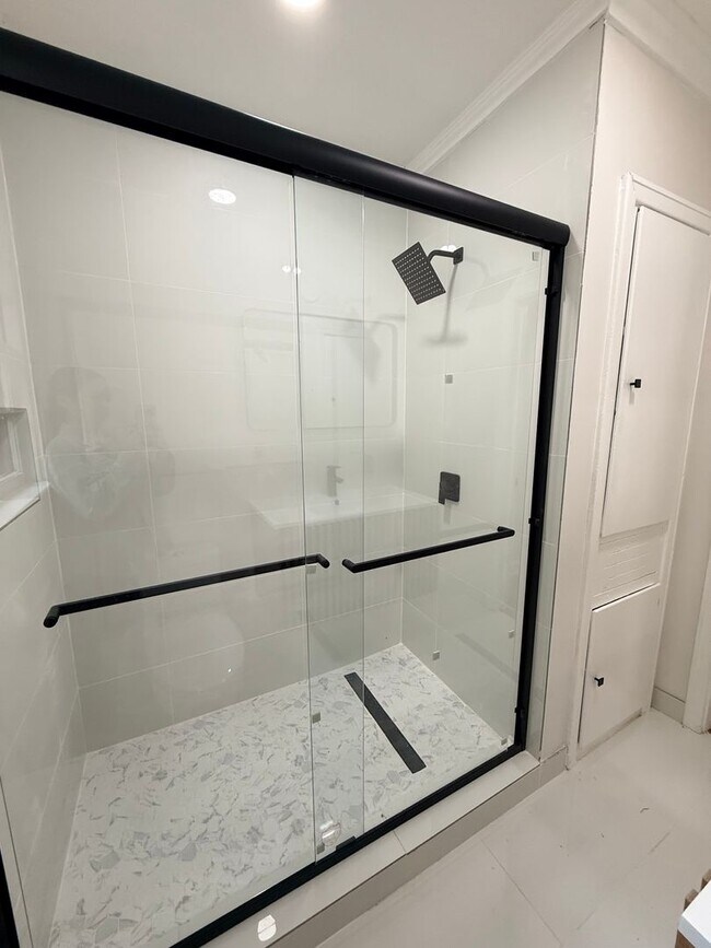 Building Photo - Recently Remodeled | Spacious Open Layout | Move-In Ready