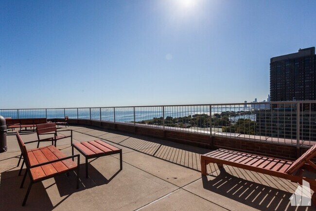 Building Photo - 3110 N Lake Shore Dr