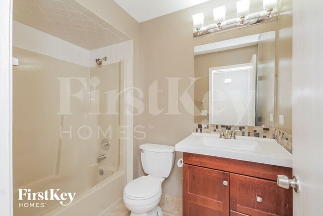 Building Photo - 456 E Lorraine Ave