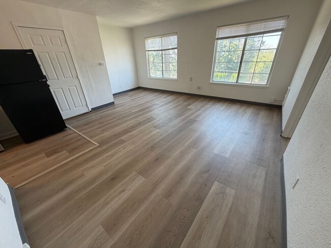 Interior Photo - 901 South Lincoln