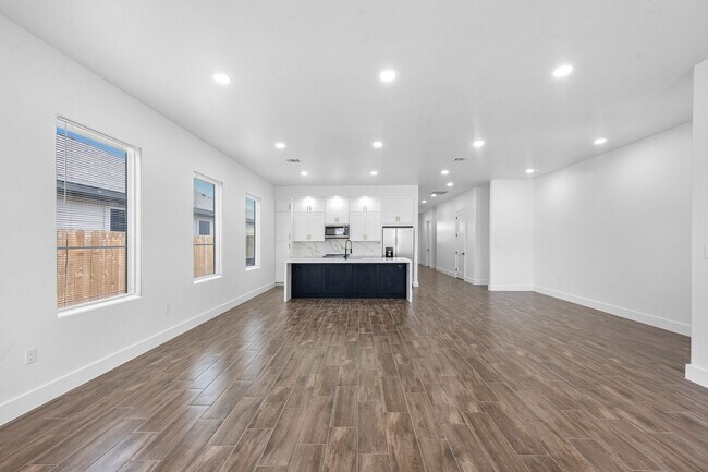 Building Photo - 323 Rd 5840