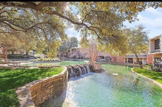 Primary Photo - 3550 Country Square Dr