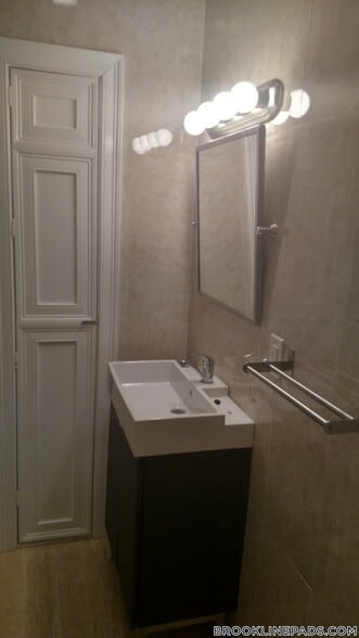 Building Photo - 1203 Beacon St