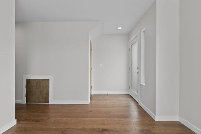 Building Photo - Trendy West Seattle Townhome w/Air Conditi...