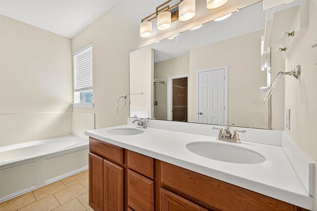 Building Photo - 2815 Sage Creek Ct