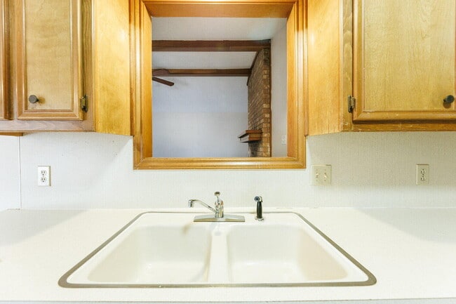 Building Photo - 5809 Emory St