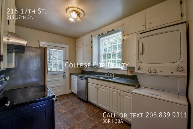 Building Photo - 216 17th St