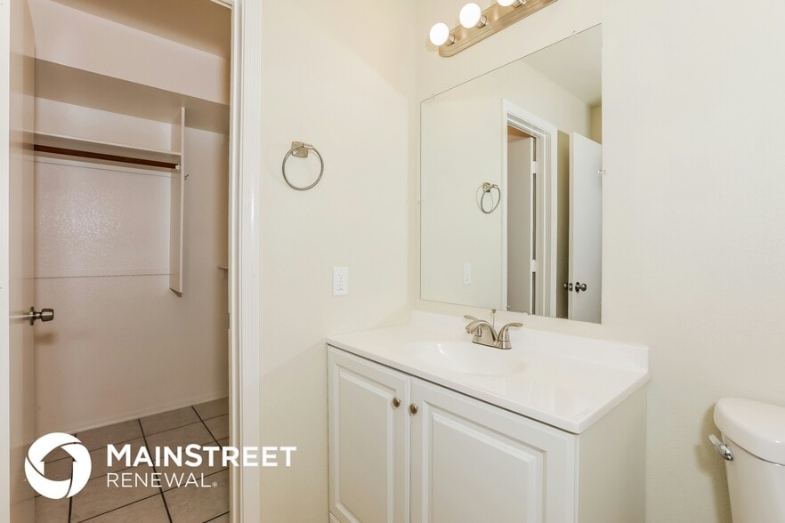 Building Photo - 4544 E Garnet Ave