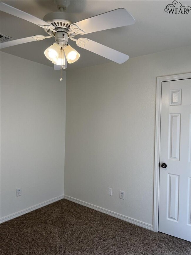 Building Photo - 5423 Flo Dr