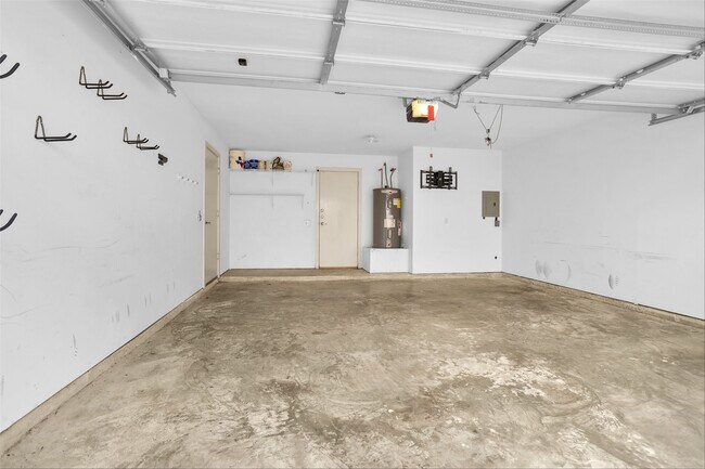 Building Photo - 5105 Lillian St