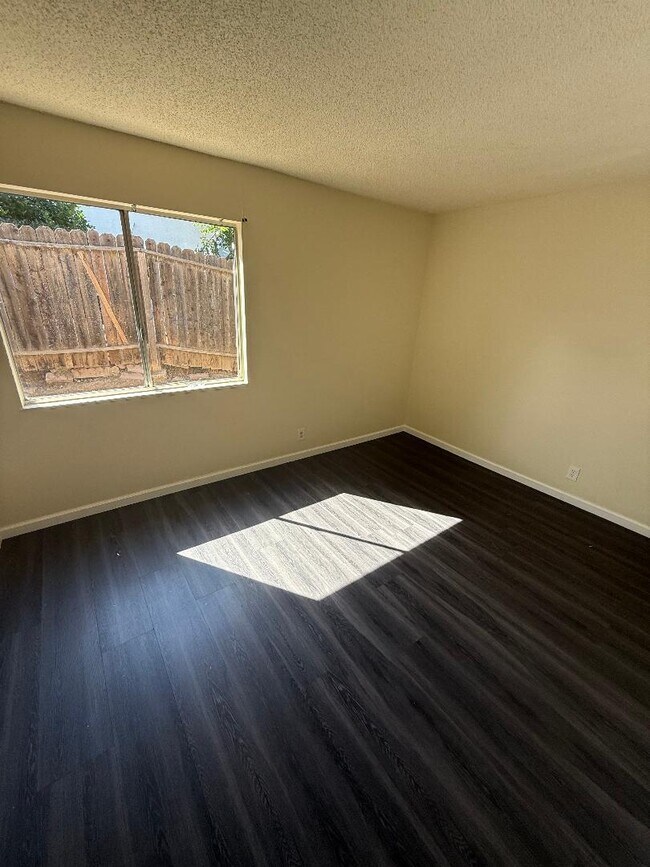 Building Photo - 2112 Banyan Way