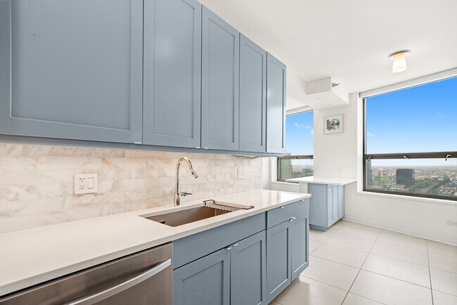 Building Photo - 501 N Clinton St