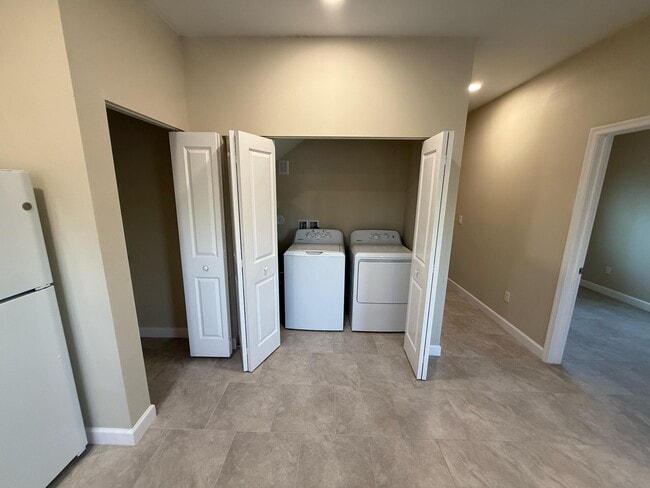 Building Photo - 4955 Serafica Dr