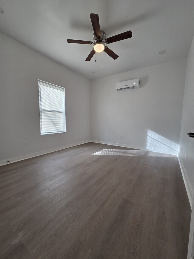 Building Photo - 3530 Highview Ct