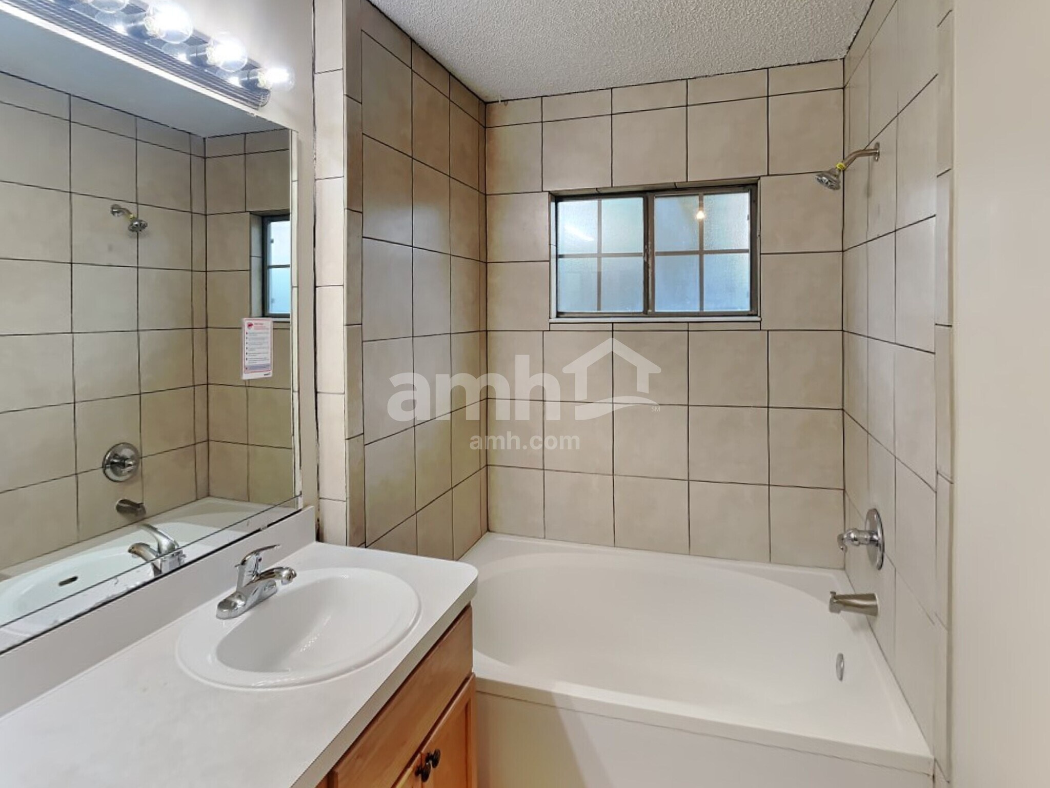 Building Photo - 12612 Ashglen Dr N