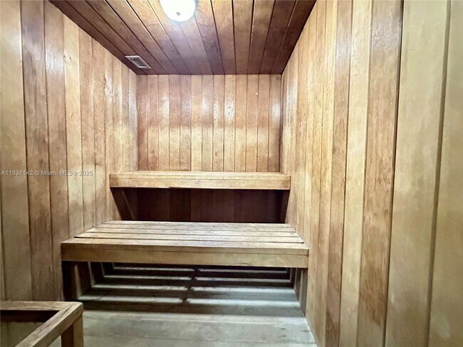 Building Photo - 6770 Indian Creek Dr