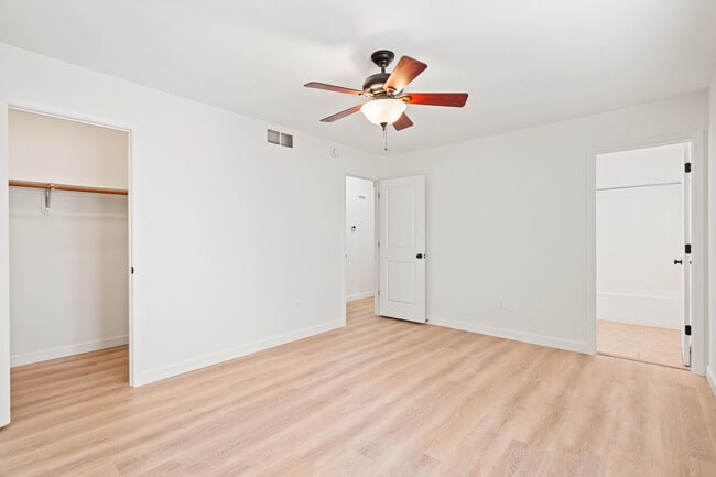 Building Photo - 3608 Teakwood Dr