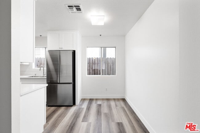 Building Photo - 6616 Sylmar Ave