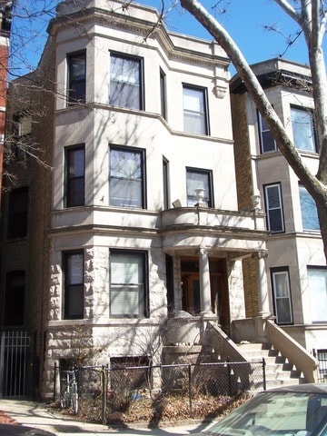 Building Photo - 864 W Newport Ave