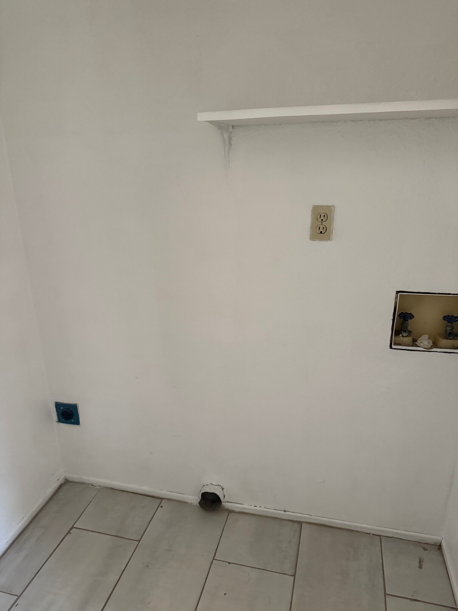 Building Photo - 450 Via Lechuza