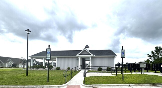 Building Photo - Open-Concept Living with Main-Level Primary Near Stone Bay