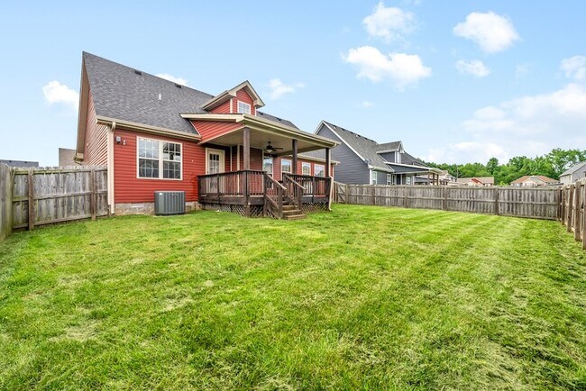 Building Photo - Pet Friendly Three Bedroom with Bonus!