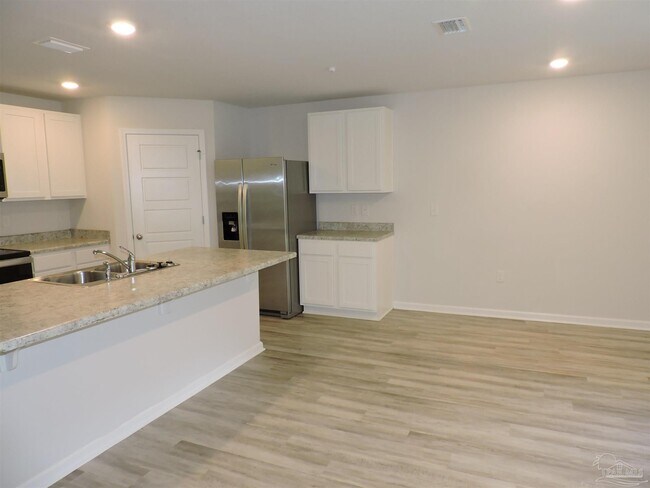 Building Photo - 5903 Laurel Oak Dr