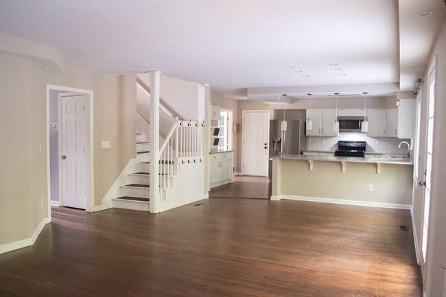 Building Photo - 1930 Oak Ridge Ct