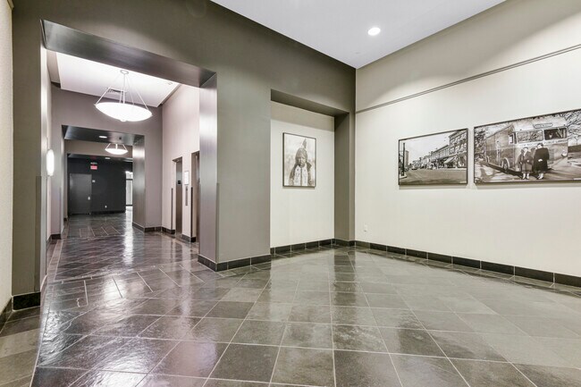 Building Photo - 25 Leroy Pl