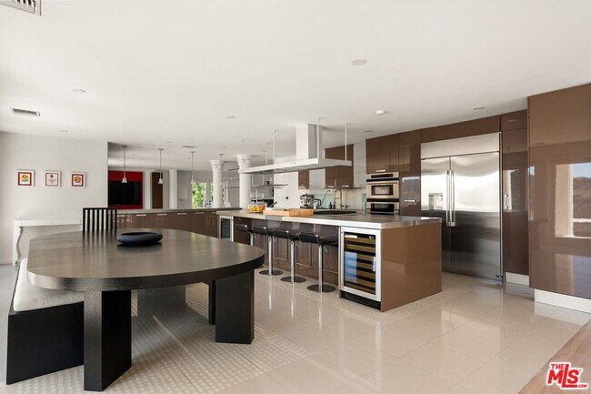 Building Photo - 8020 Zeus Dr