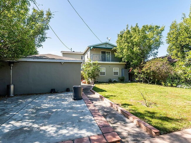 Building Photo - 7848 Bleriot Ave